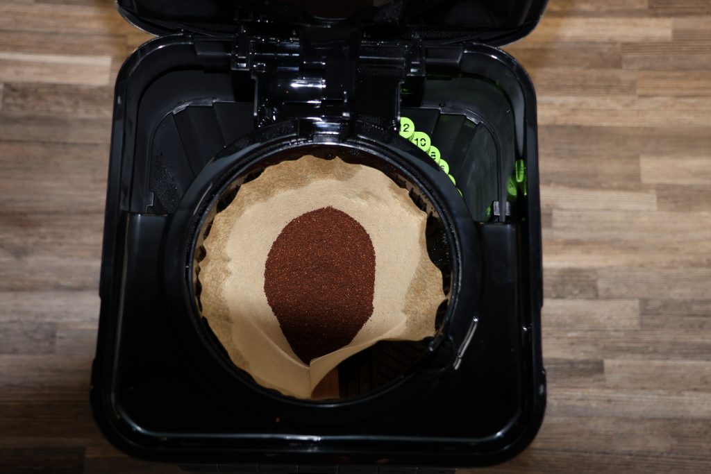 Braun PurAroma 7 Kaffeemaschine Kaffee im Filter und Skala
