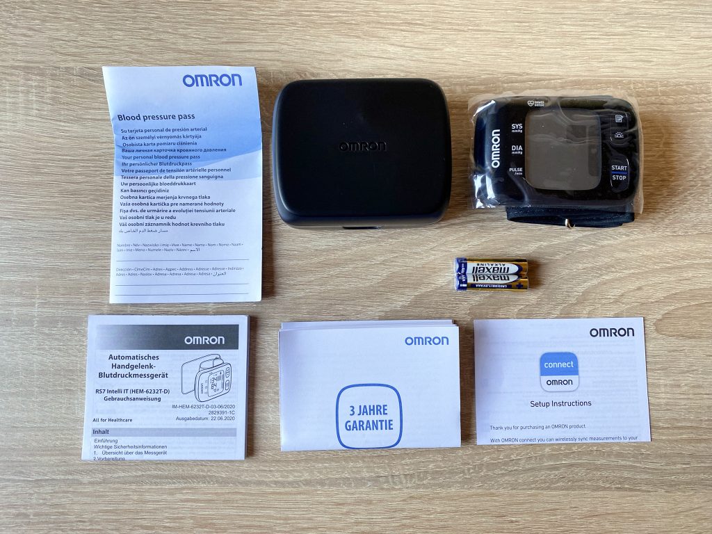 Omron RS7 Intelli IT Blutdruckmessgerät ausgepackt 2