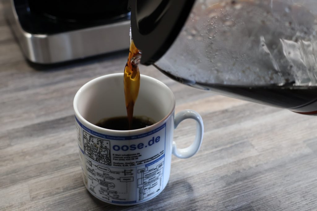 Braun PurAroma 7 Kaffeemaschine Kaffee einschenken