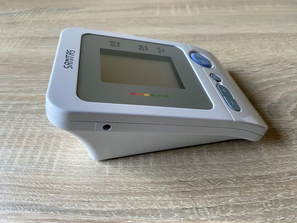 Sanitas SBM 21 Blutdruckmessgerät Seitenansicht