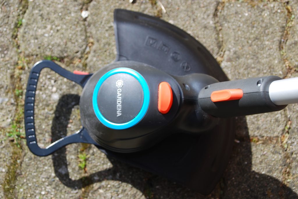 Gardena ComfortCut 23-18 Akku-Rasentrimmer verstellbarer Kopf