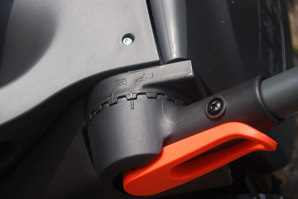 Gardena PowerMax 37-36V P4A Akku-Rasenmäher Arretierung Holm