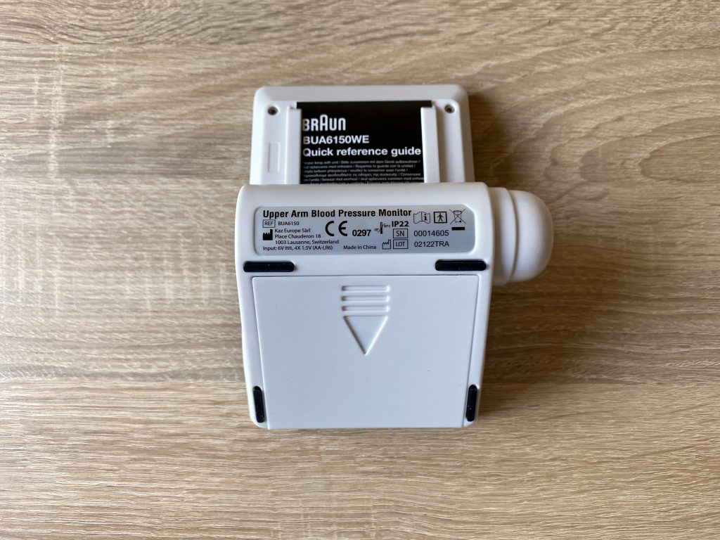 Braun ExactFit 3 Blutdruckmessgerät Rückseite
