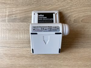 Braun ExactFit 3 Blutdruckmessgerät Rückseite