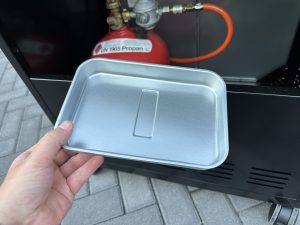 Grillfürst G310E Gasgrill Fettauffangschale heraus