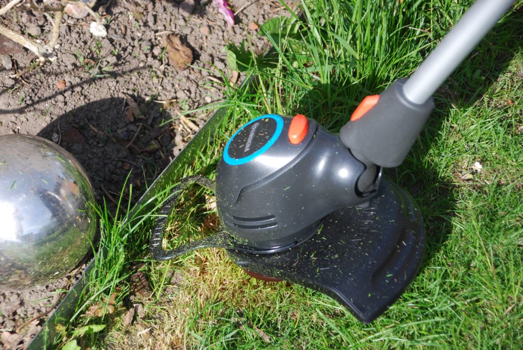 Gardena ComfortCut 23-18 Akku-Rasentrimmer Rasenkante Metall