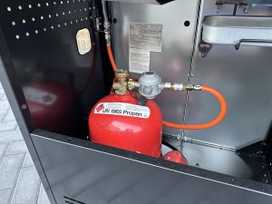 Grillfürst G310E Gasgrill Gasflasche angeschlossen
