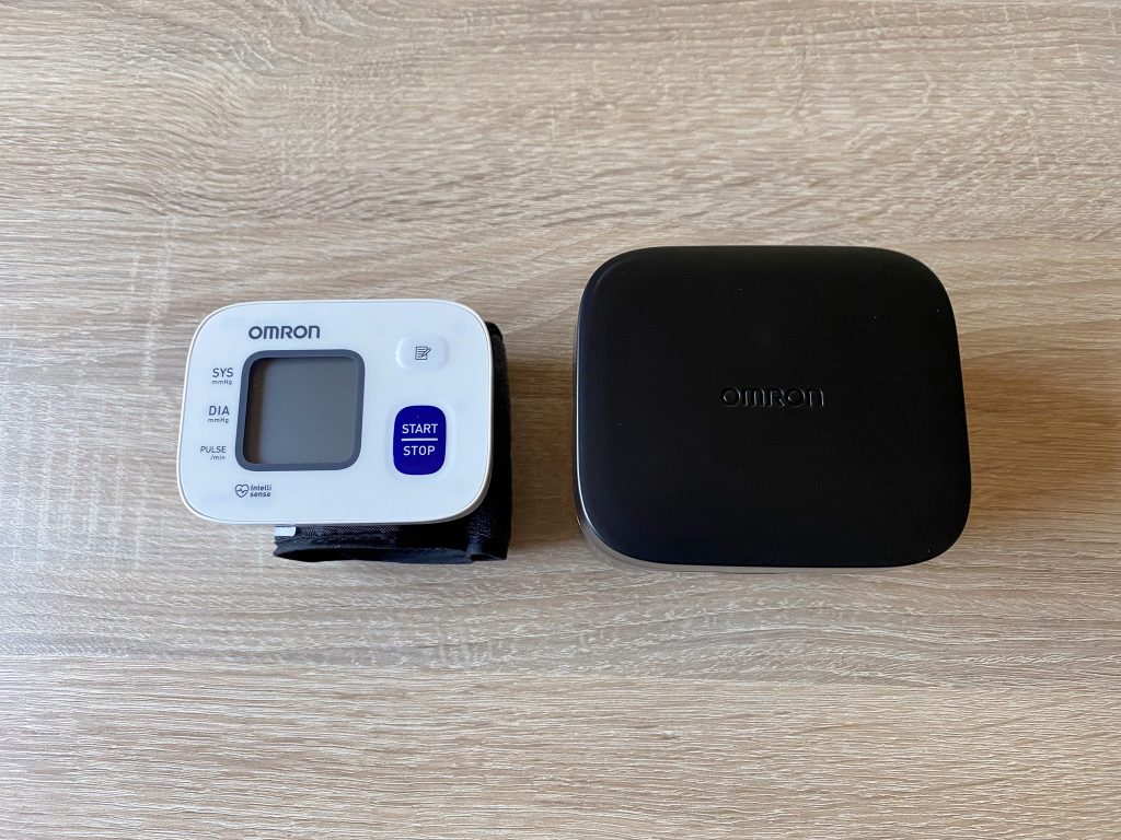 Omron RS 2 Blutdruckmessgrät mit Aufbewahrungsbox