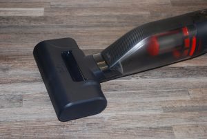 Eufy H30 Infinity Handstaubsauger Bürste aufgesteckt