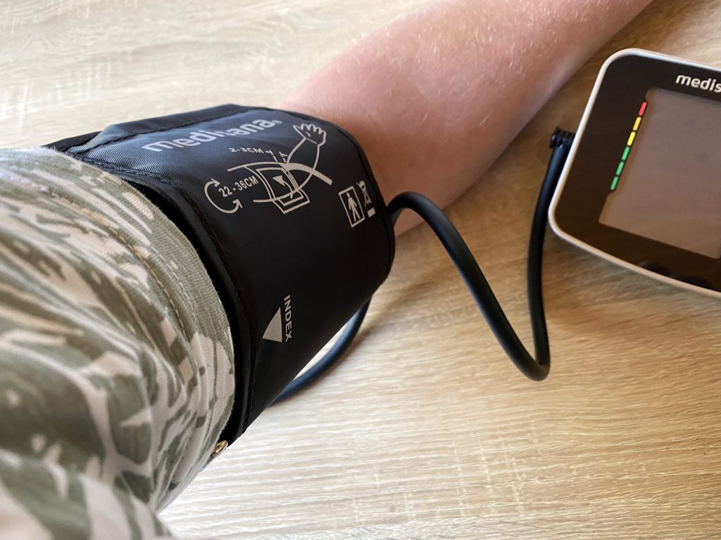 Medisana BU 516 Blutdruckmessgerät Manschette am Arm