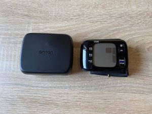 Omron RS7 Intelli IT Blutdruckmessgerät mit Aufbewahrungsbox