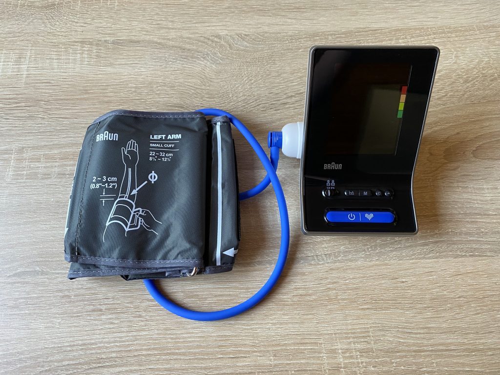 Braun ExactFit 3 Blutdruckmessgerät mit Manschette
