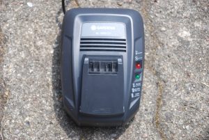 Gardena PowerMax 37-36V P4A Akku-Rasenmäher Akkuladegerät