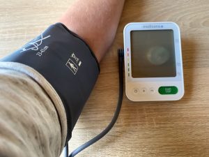 Medisana BU 584 Connect Blutdruckmessgerät Manschatte am Arm