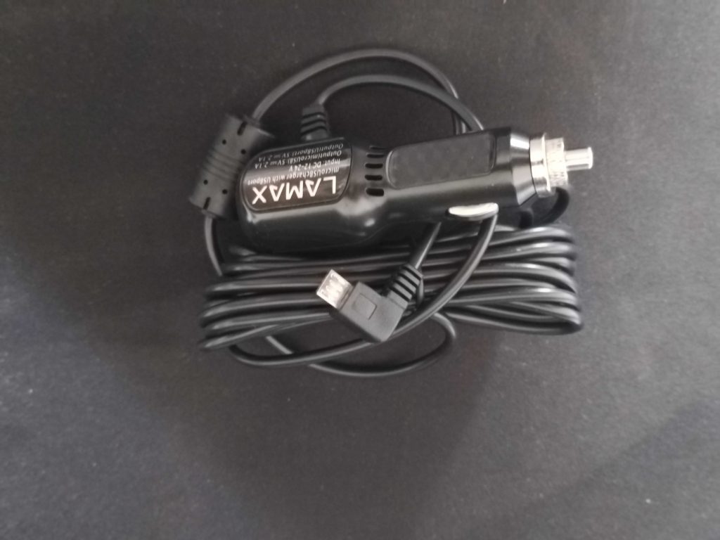 12-Volt-Netzteil der LAMAX T10 Dashcam