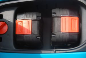 Gardena PowerMax 37-36V P4A Akku-Rasenmäher Akkufach mit Akkus