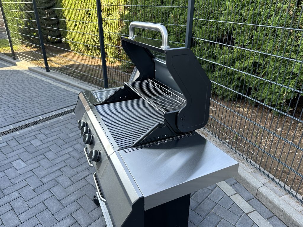 Grillfürst G310E Gasgrill Seitenansicht mit Deckel offen