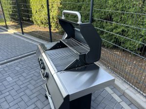 Grillfürst G310E Gasgrill Seitenansicht mit Deckel offen