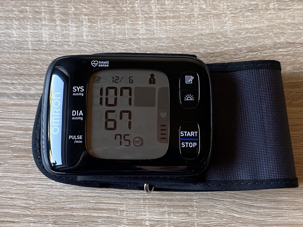 Omron RS7 Intelli IT Blutdruckmessgerät Anzeige letzte Messung 1