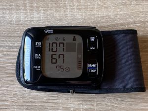 Omron RS7 Intelli IT Blutdruckmessgerät Anzeige letzte Messung 1
