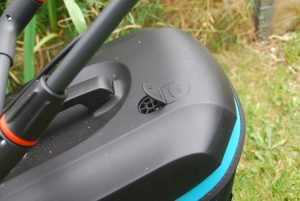 Gardena PowerMax 37-36V P4A Akku-Rasenmäher Füllstandsanzeige