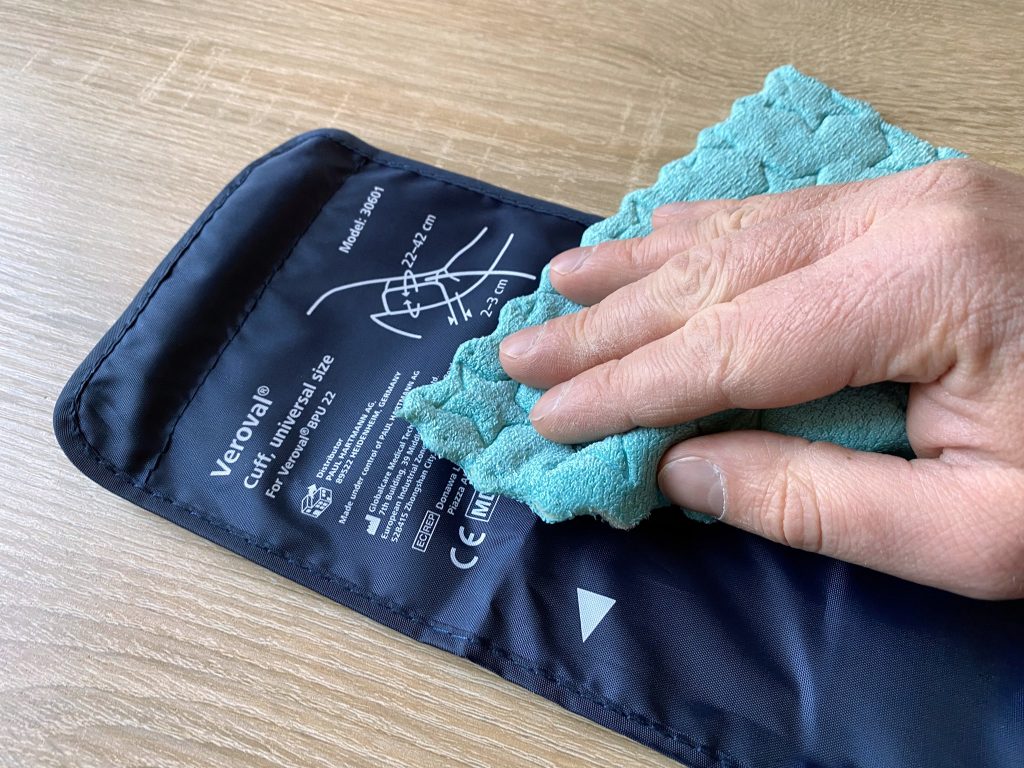 Veroval Compact Blutdruckmessgerät Reinigung Manschette