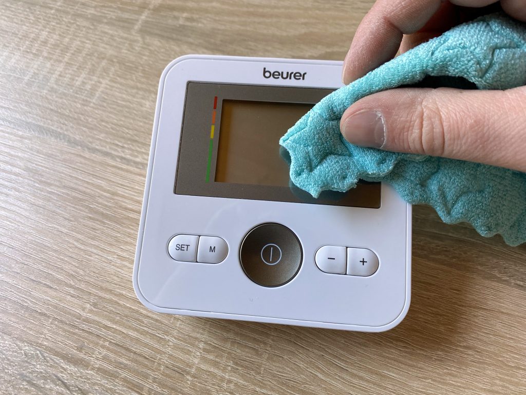 Beurer BM 27 Blutdruckmessgerät Reingung Gerät