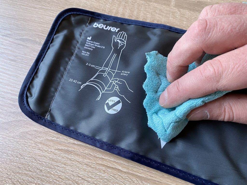 Beurer BM 27 Blutdruckmessgeraät Reinigung Manschette