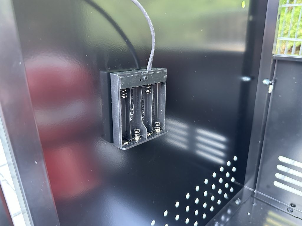 Grillfürst G310E Gasgrill Batteriefach offen