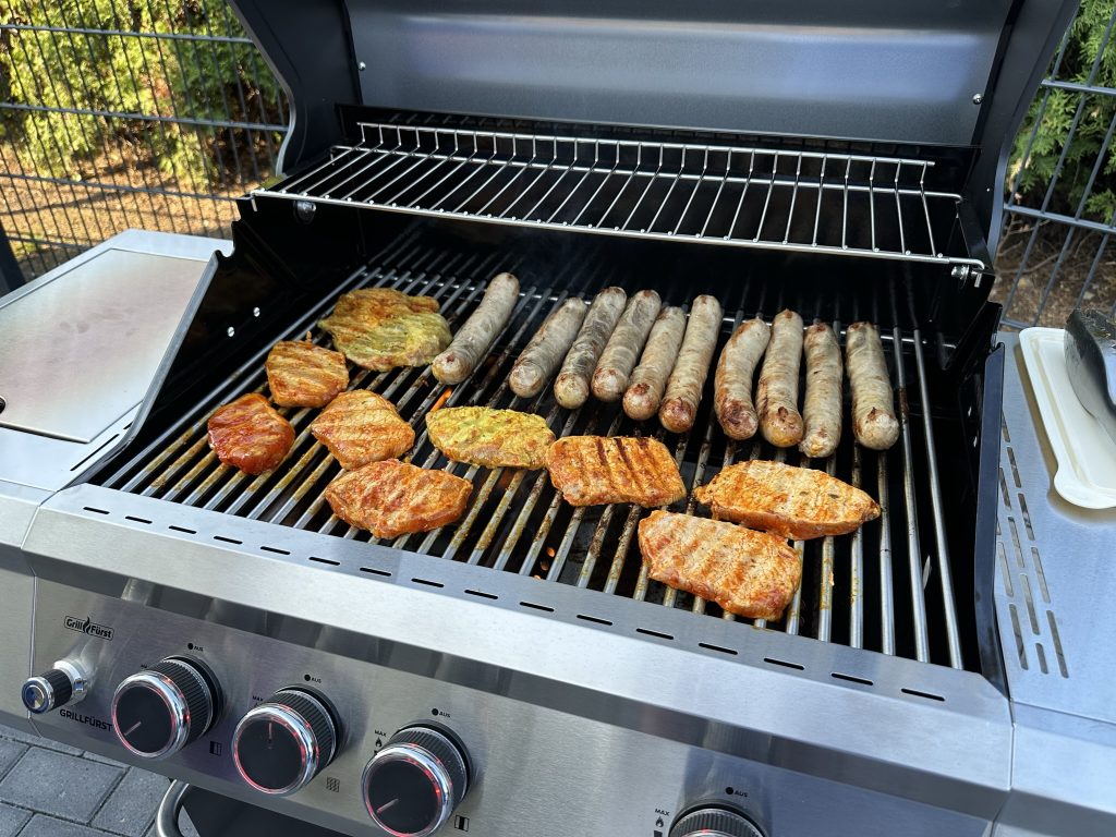 Grillfürst G310E Gasgrill Fleisch und Wurst