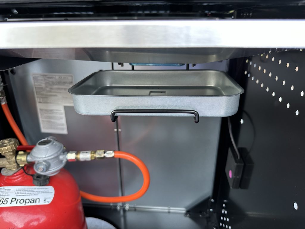 Grillfürst G310E Gasgrill Fleisch und Wurst Deckel zu