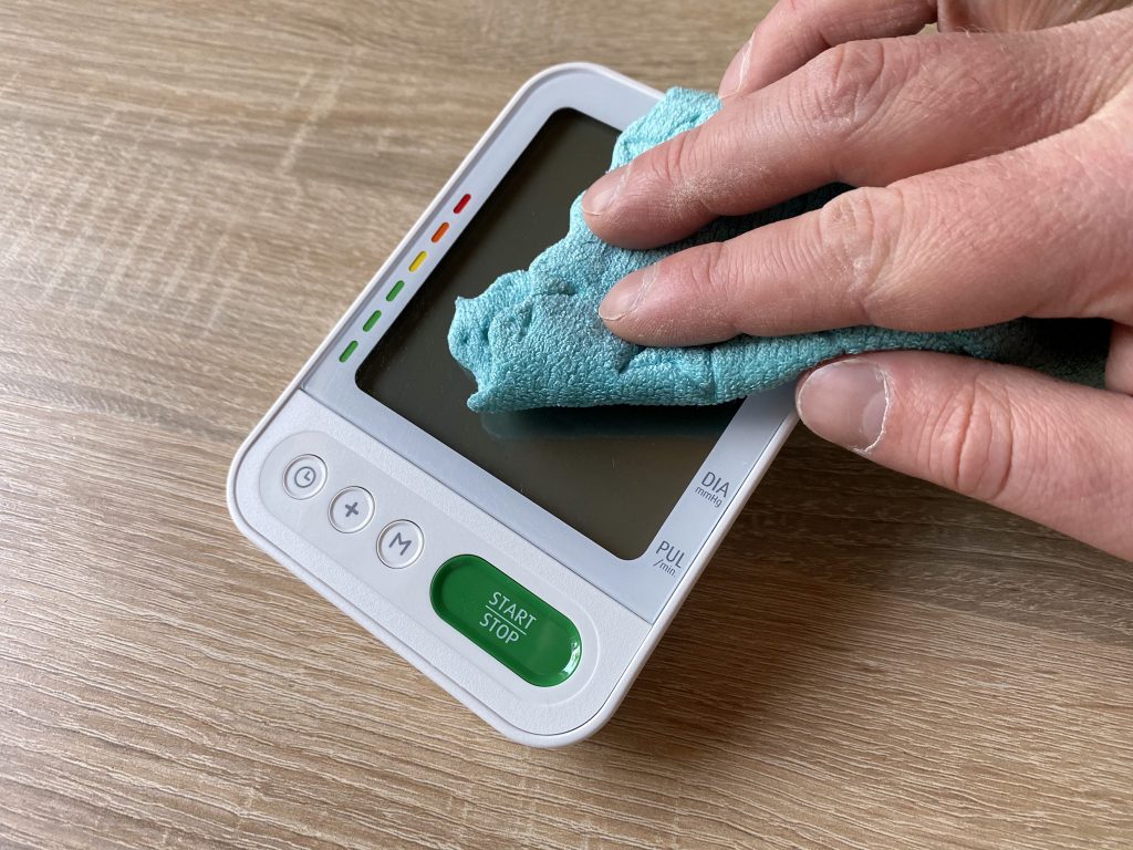 Medisana BU 584 Connect Blutdruckmessgerät Reinigung Gerät