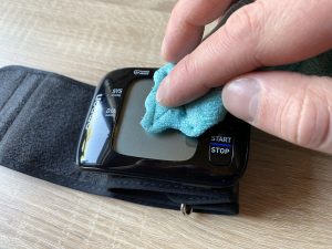 Omron RS7 Intelli IT Blutdruckmessgerät Reingung Gerät