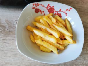 Amazon Basics Heißluftfritteuse Pommes Detail