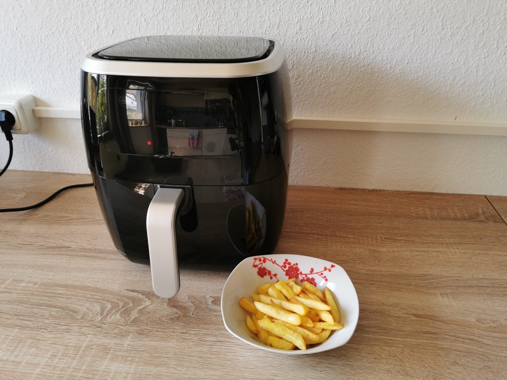 Amazon Basics Heißluftfritteuse Pommes gegart