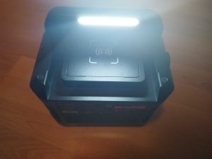 BALDERIA Power Cube PPS 500 Powerstation mit eingeschalteter Lampe am Griff