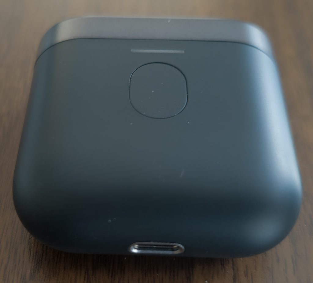 Bowers & Wilkins Pi7 S2 In-Ear-Bluetooth-KopfhörerLadecase von vorne