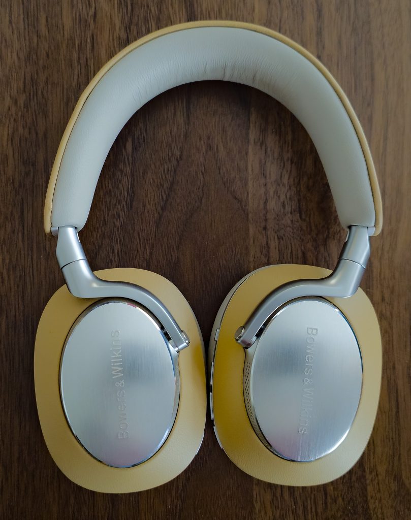 Bowers & Wilkins Px8 Over-Ear-Kopfhörer Ohrmuscheln geklappt