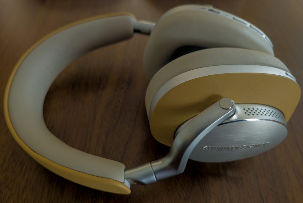Bowers & Wilkins Px8 Over-Ear-Kopfhörer Seitenansicht