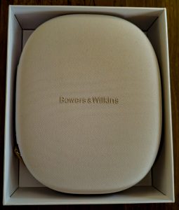 Bowers & Wilkins Px8 Over-Ear-Kopfhörer in Verpackung