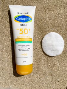 Daylong-Cetaphil®-SUN-Sonnencreme-Abfärbtest