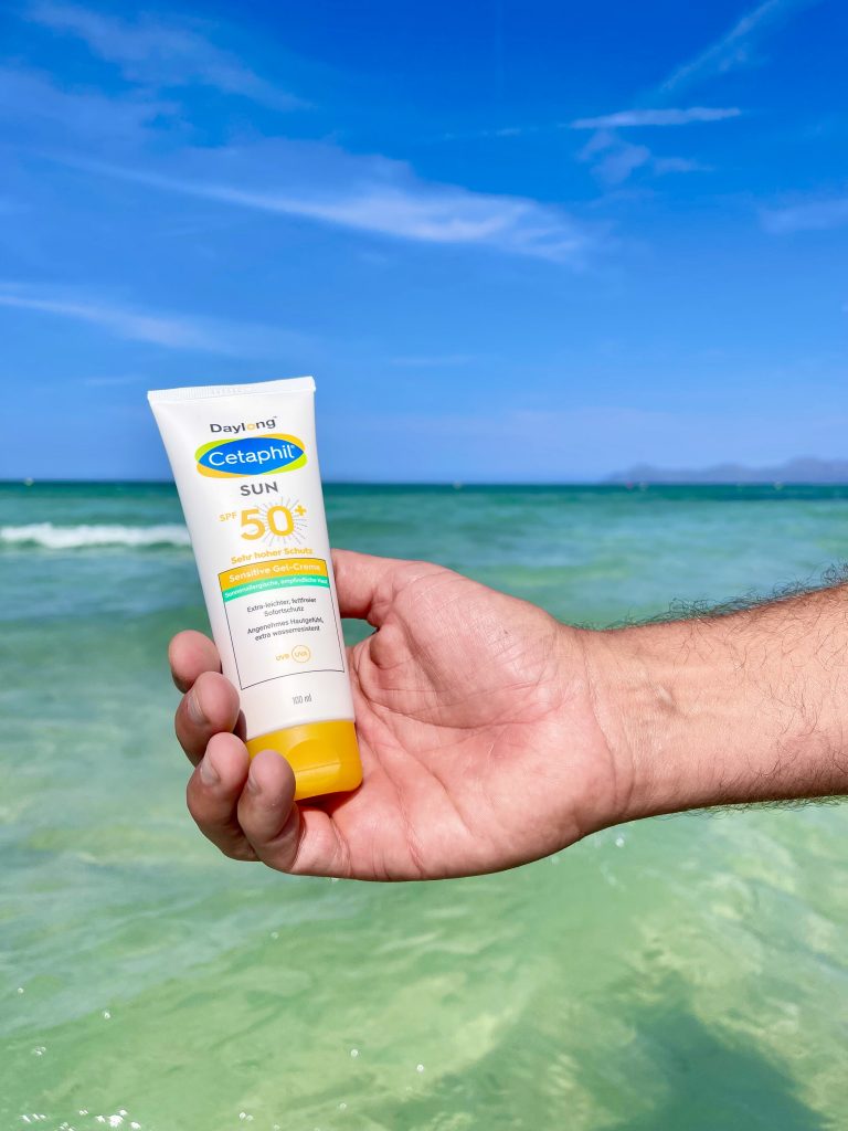 Daylong-Cetaphil®-SUN-Sonnencreme-vor-dem-Auftragen