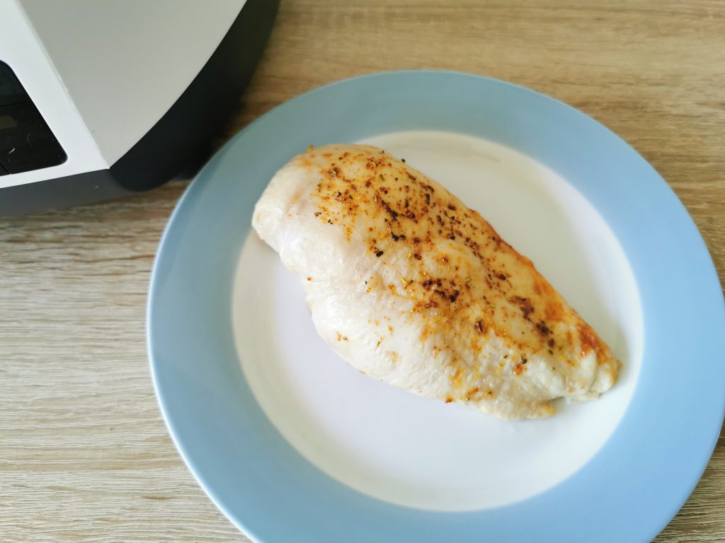 De'Longhi MultiFry Extra Chef Heißluftfritteuse Hähnchen Detail