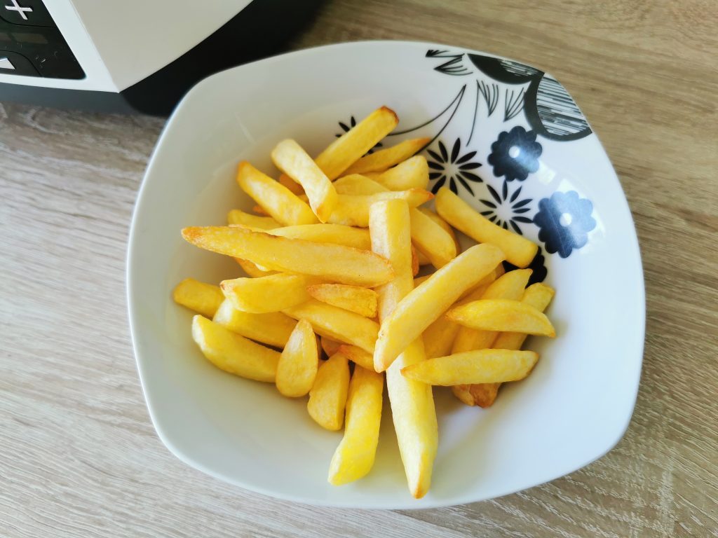 De'Longhi MultiFry Extra Chef Heißluftfritteuse Pommes Detail