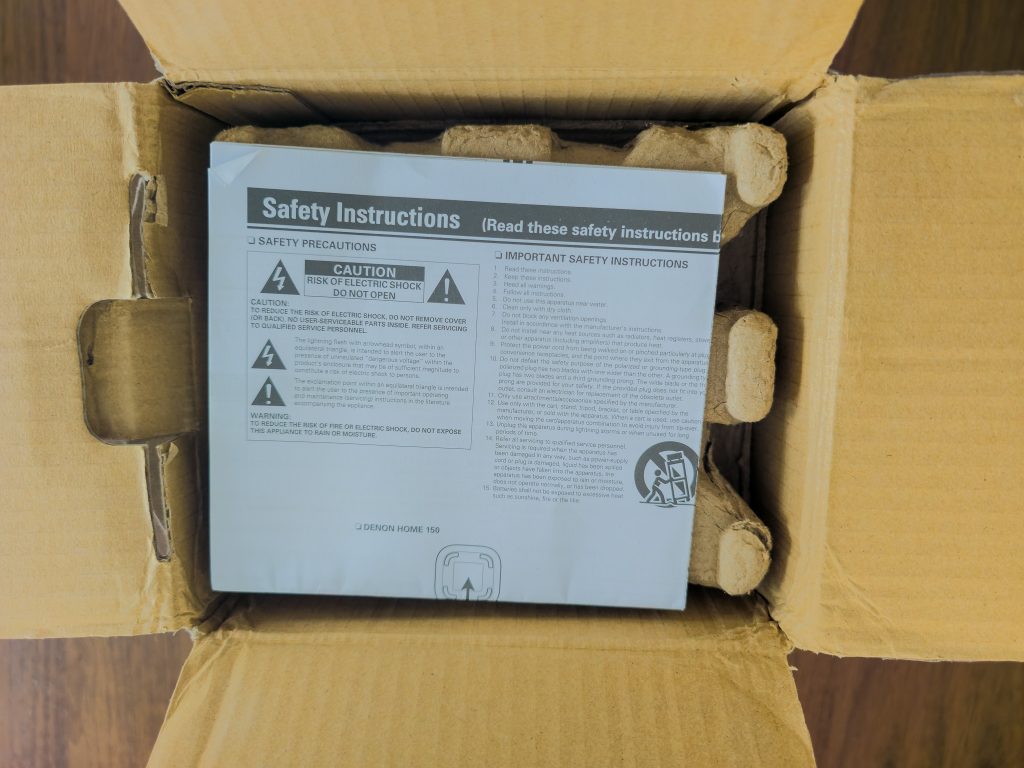 Denon Home 150 Bluetooth-Lautsprecher in geöffneter Verpackung