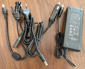 EBL Voyager 500 Powerstation Kabel im Lieferumfang