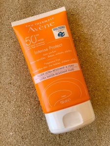 Eau-Thermale-Avène-Intense-Protect-Sonnencreme-von-vorne