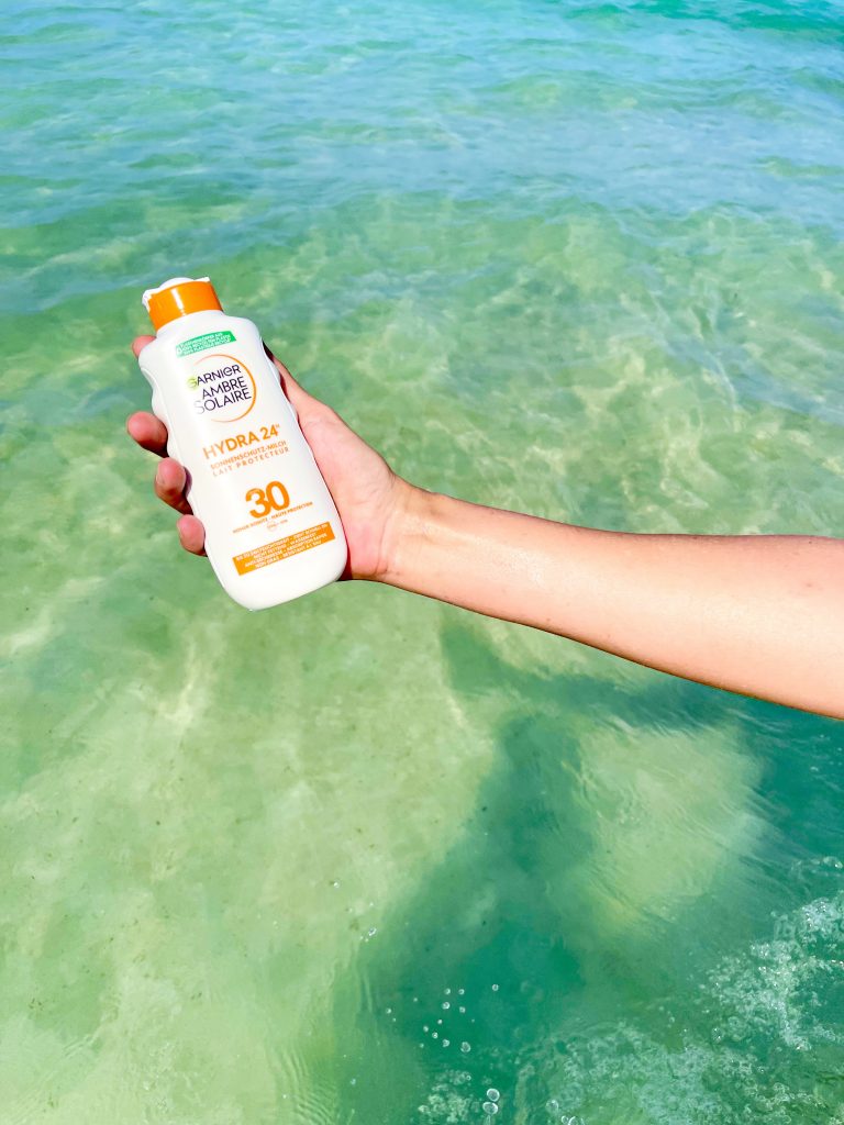 GARNIER AMBRE SOLAIRE Hydra 24h Sonnencreme vor dem Auftragen