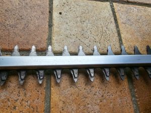 Gardena ComfortCut 60 18V-P4A Ready-To-Use Set Akku-Heckenschere Detail Schwert