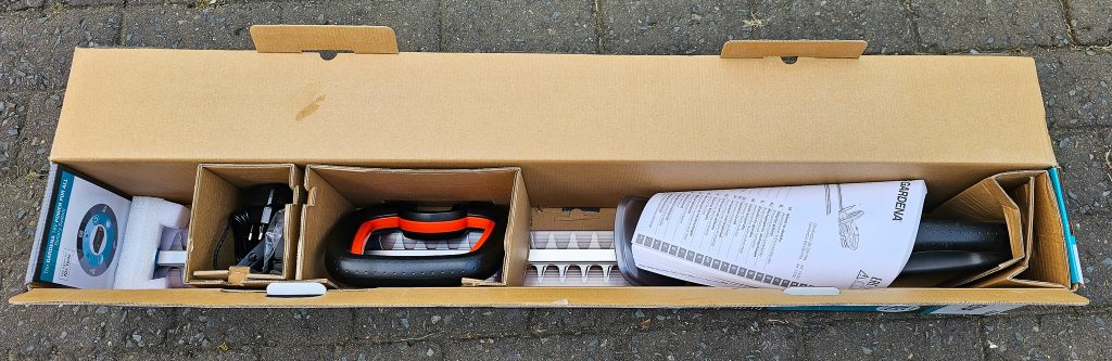 Gardena ComfortCut 60 18V-P4A Ready-To-Use Set Akku-Heckenschere Verpackung geöffnet